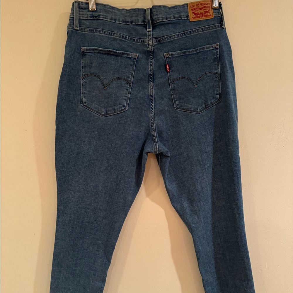 Women’s Levi’s 721 light blue jeans 33/28